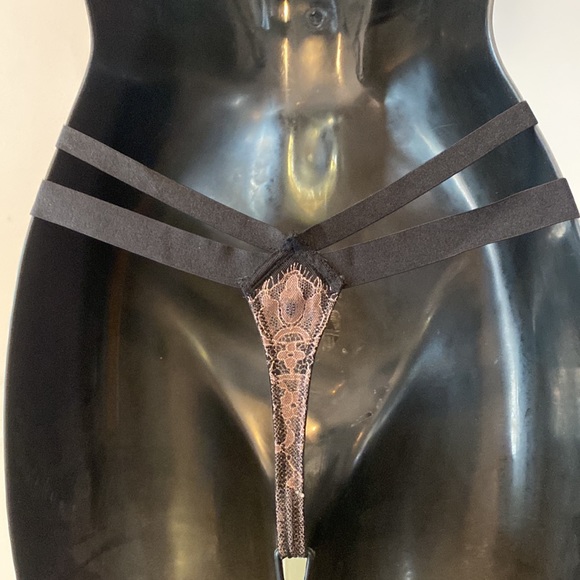 Victorias secret 34DD special edition bra and thing set - Picture 9 of 10